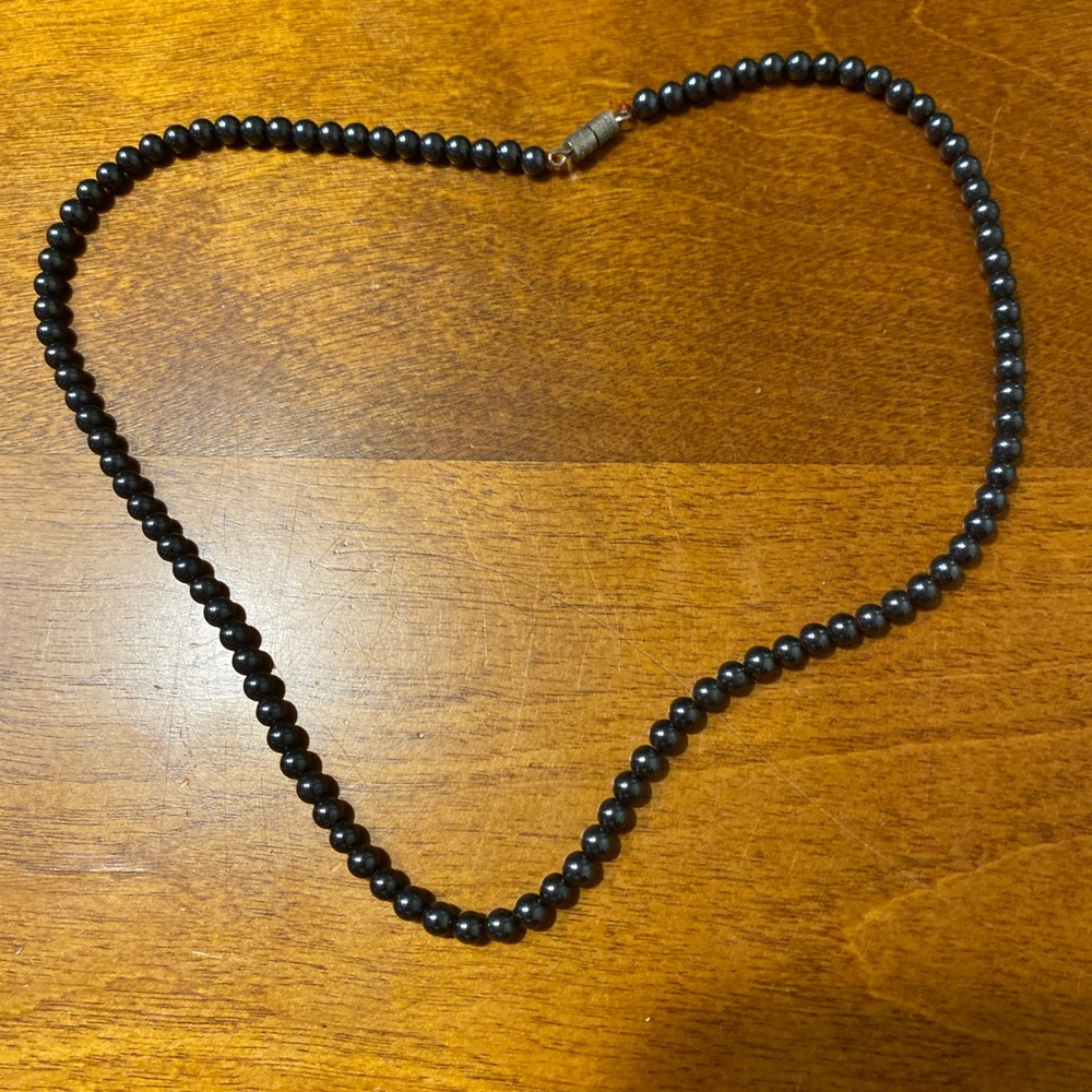 Black bead necklace 🙌
